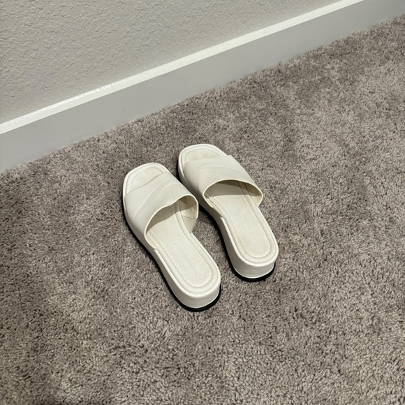 Princess Polly white platform slides - Picture 10 of 13